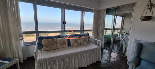 Apartamento En Venta Con Excelente Vista Al Mar, Primera Línea- Ref: 2744