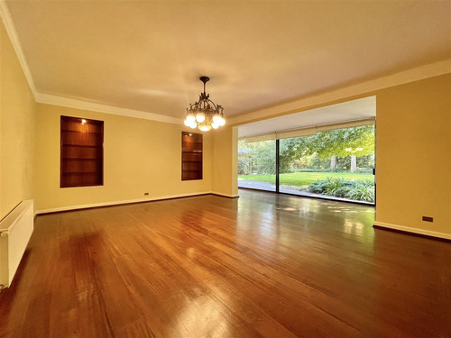 Gran Parque Nueva Costanera, Residencia Embajador Vitacura