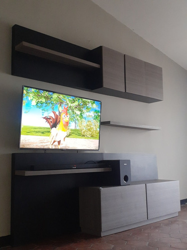 Mueble De Entretenimiento Con Tv Smart De 50  Y Barra Sonido