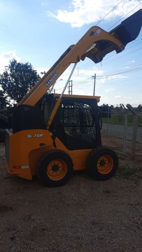 Imagem 4 de 8 de Mini Carregadeira Randon 75r 2017 Com Ar Condicionado