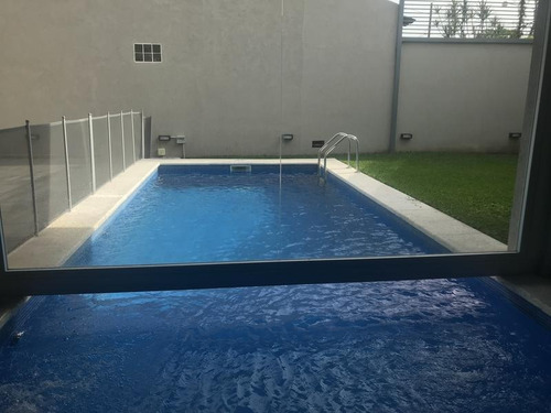 Imagen 25 de 27 de Departamento A La Venta De Gran Categoría De 2 Ambientes En La Mejor Calle De Adrogué