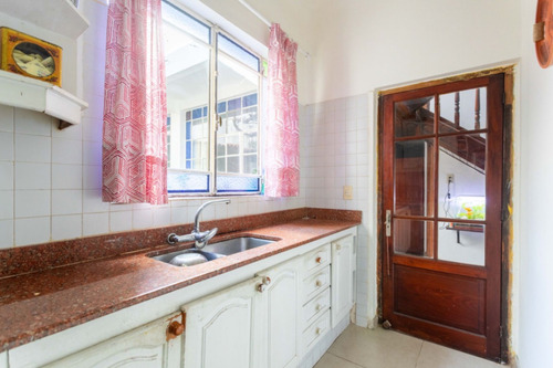 Única En Su Estilo. Venta De Casa En Malvin, 5 Dormitorios, Padrón Único.