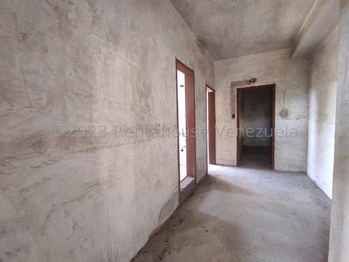 Edificio En Venta Pleno Centro De Cagua Estructura De Alta Calidad Para Locales, Oficinas Y Apartamentos Oportunidad De Inversion Negociable Kg:24-23139