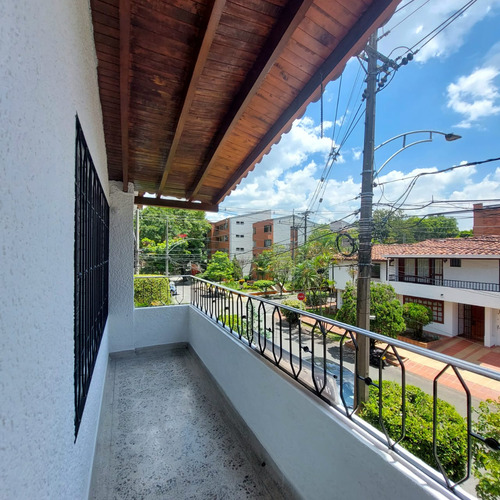 Venta Y Arriendo Casa Bifamiliar Colores Medellín P2 C6656116