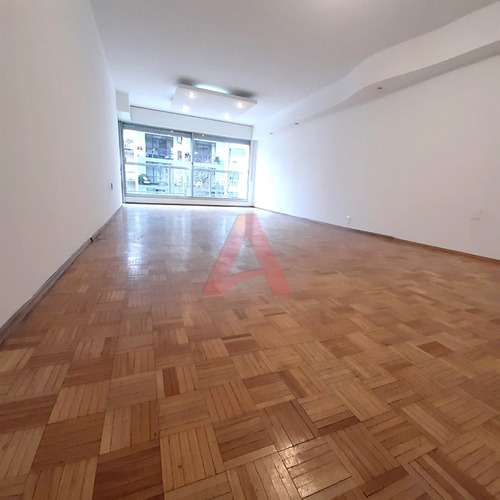 Imagen 2 de 18 de Pocitos Venta Apartamento - 3 Dormitorios Y Servicio - Garaje
