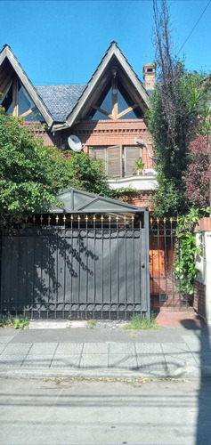 En Venta En Ciudad Jardin Triplex 5 Ambientes 3 Baños , Jardin Con Cochera Cubierta Con Rejas Al Frente, Living Comedor Amplio ,toilet, Cocina Comedor F: 8545