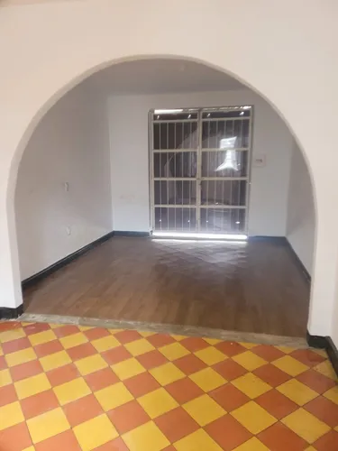 Casa Remodelada Tiene Un Cuarto Que Sirve Como Local O Habitación Con Baño Privado