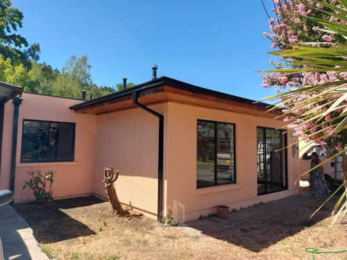 Casa En Venta De 3 Dorm. En Curicó