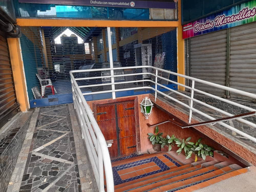 En Venta Centro Comercial Ubicado En La Av. Bolívar Norte De Valencia, Sector Camoruco. Carabobo / Emer.