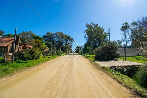 Terreno Ubicado En Playa Hermosa, Zona En Pleno Crecimiento, A Metros Del Mar