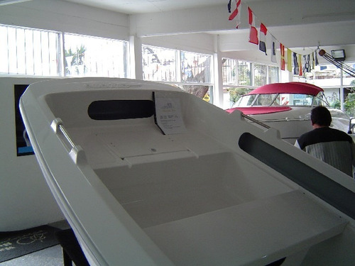 Amarinta 330 Bote Pescador Trimaran Lagunero Casco Sin Motor