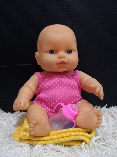 Imagen 3 de 3 de Bebe Bebote Muñeca Malla Pileta Y Toalla Chiquito Juguete