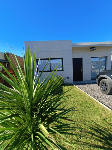 Hermosa Casa En Domselaar Barrio Los Tilos