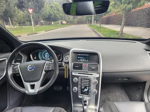 Volvo XC60 T6 R-Design Awd At 3.0 Cc 2015