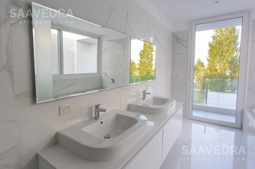 Imagen 20 de 26 de Exclusiva Casa Con Vista Al Lago Y Cancha De Golf. En El Golf Nordelta