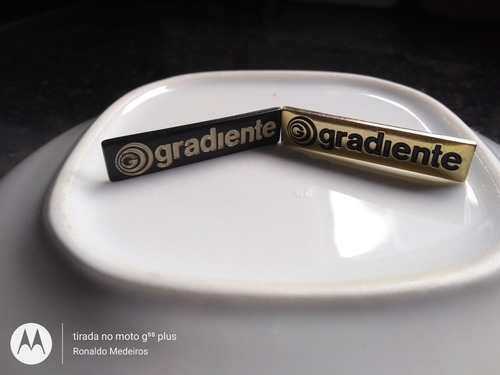 Imagem 2 de 10 de Emblema Logo Gradiente Metal Tamanho Original ( 60,00 Cada)