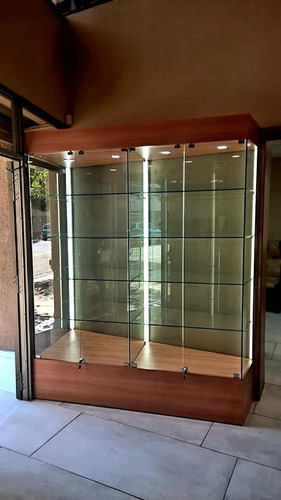 Imagen 5 de 10 de Fabricación De Vitrinas Y Muebles Comerciales A Medida