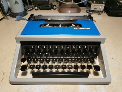 Maquina De Escribir Portátil Olivetti Lettera 31 Gris/azul 