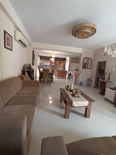 Venta Townhouse Conjunto Villas Shirak, Mañongo Naguanagua