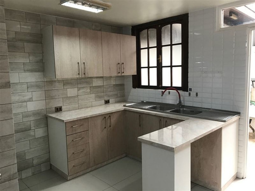 Casa En Venta De 5 Dorm. En Las Condes