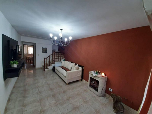 Excelente Triplex 4 Ambientes Con Cochera