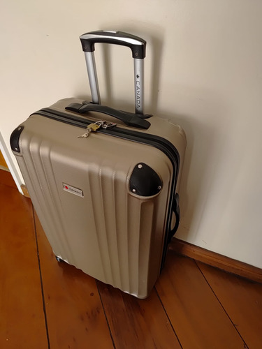 Mala Viagem Rígida Média Abs P/ Despachar 66cm 23kg + Capa Dourado Lisa (Usado)