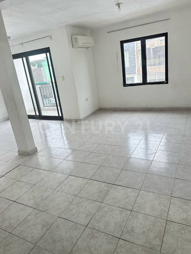Casa En Venta En Col. Hacienda Los Cantu En Escobedo