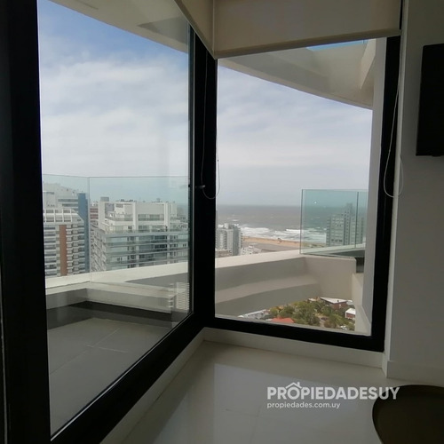 Apartamento En Venta, Piso Alto Con Vista Al Mar - Ref: 740