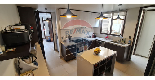 Impecable Casa Mediterránea En Condominio.