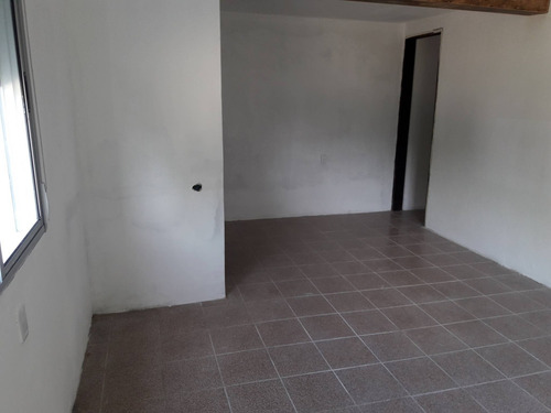 Imagen 2 de 11 de Venta De Padron Unico Con Cuatro Unidades. Galpon Y Tres Apartamentos.