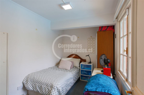 Casa En Venta De 5 Dorm. En Las Condes