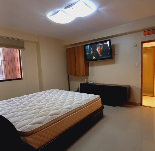 Imagen 12 de 13 de Apartamento Moderno En Las Chimeneas. Alquila Crismelia Castillo.