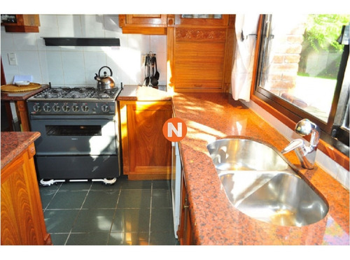 Casa En Venta Y Alquiler, Golf, Punta Del Este, 4 Dormitorios.- Ref: 205929