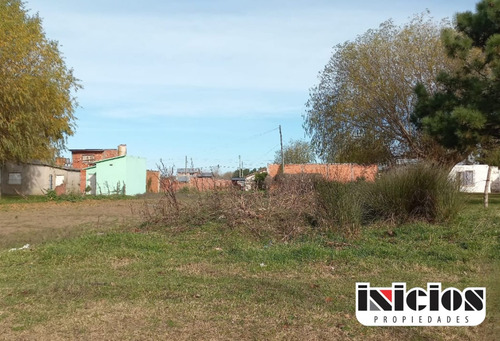 Lote Santa Teresita: Calle 49 Entre 10 Y 11 - B524