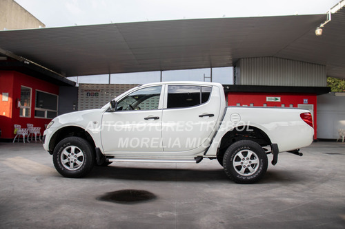 Mitsubishi L200 2.4 Cabina Doble 4x2 Mt