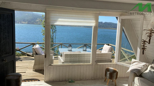 Casa En Arriendo De 5 Dorm. En Vichuquén
