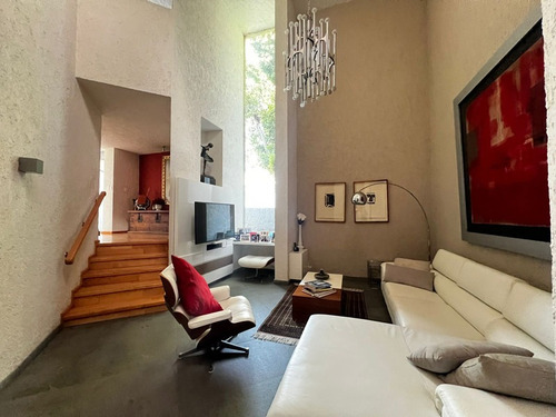 Casa En Venta En Cda. Con Vigilancia En Pedregal