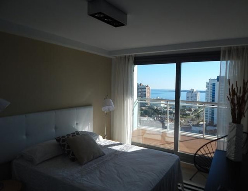 Venta De Apartamento 1 Dormitorio Y Medio En Playa Mansa