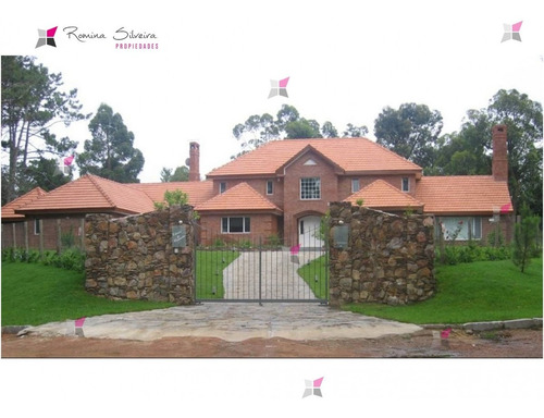 Casa En Golf, 5 Dormitorios *- Ref: 7618