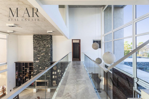 Casa En Venta Y Alquiler En Barrio El Golf, Nordelta. Salida A La Laguna