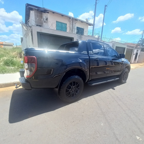 Ford Ranger 2.2 Black Cab. Dupla 4x2 Aut. 4p