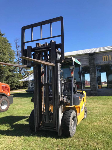 Imagen 2 de 10 de Autoelevador Liugong 2.5 Tn Diesel Torre Triple 5 Mt 2016