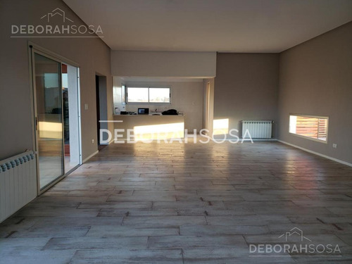 Imagen 4 de 6 de Hermosa Casa En Venta- El Cantón