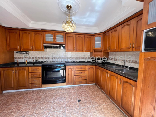Dennymar, Vende Hermosa Casa Dentro De Urbanismo Privado Y Exclusivo De Cabudare Consta De 4 Habitaciones Y 6 Baños En Impecables Condiciones Por Favor Visítala! B5a7688