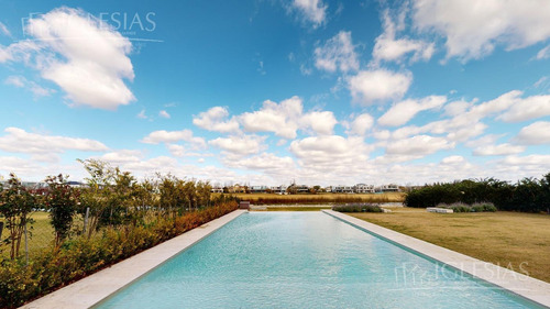 Imagen 10 de 30 de Tour 360º - Casa Al Lago - Barrio El Golf, Nordelta