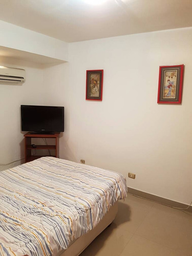 Imagen 9 de 12 de Loa Palos Grandes. Alquilo Excelente Apartamento
