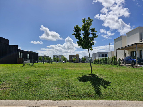 Lote En Venta En Puertos Del Lago - Barrio Araucarias