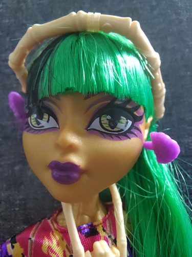 Monster High Ghouls' Escapada Jinafire Largo Muñeca