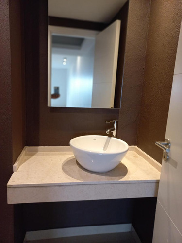 Super Dpto De 2 Amplios Ambientes (75 M2) En Marina Golf Cc. Vistas Abiertas 180º Al Agua Y Espacios Verdes, Todo Externo Y Luminoso. En Alquiler U$d 850. Cochera Y Amarra