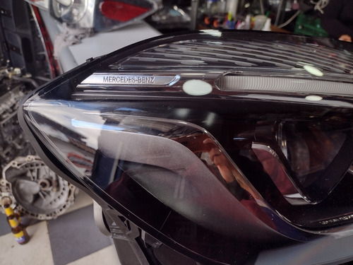 Imagen 4 de 9 de Farola Mercedes-benz Clase A 2.0 A 250